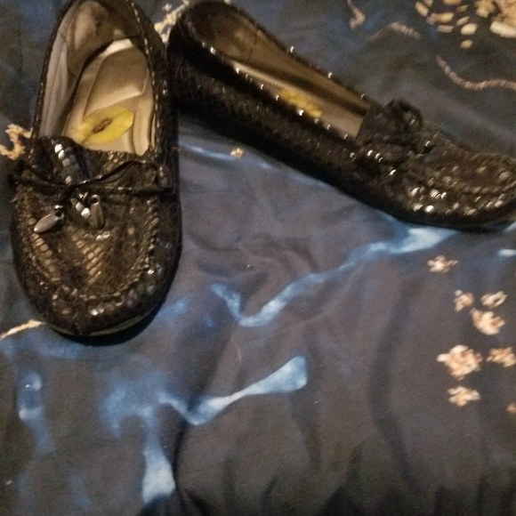 Shoes - Picture 2 of 3